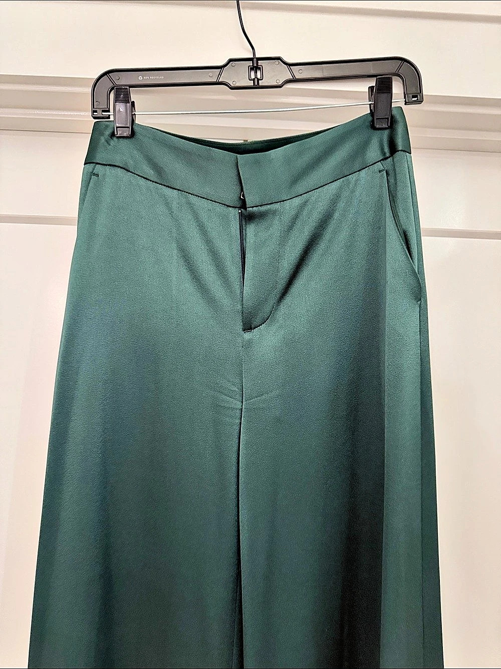Alice + Olivia Nessi Satin Wide Leg Pants Green - Worn once - Picture 2 of 6